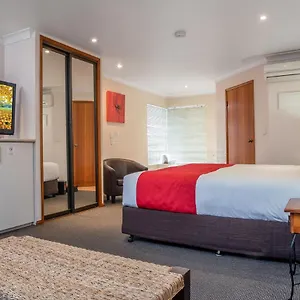 https://singletons-retreat.queenslandhotels.net